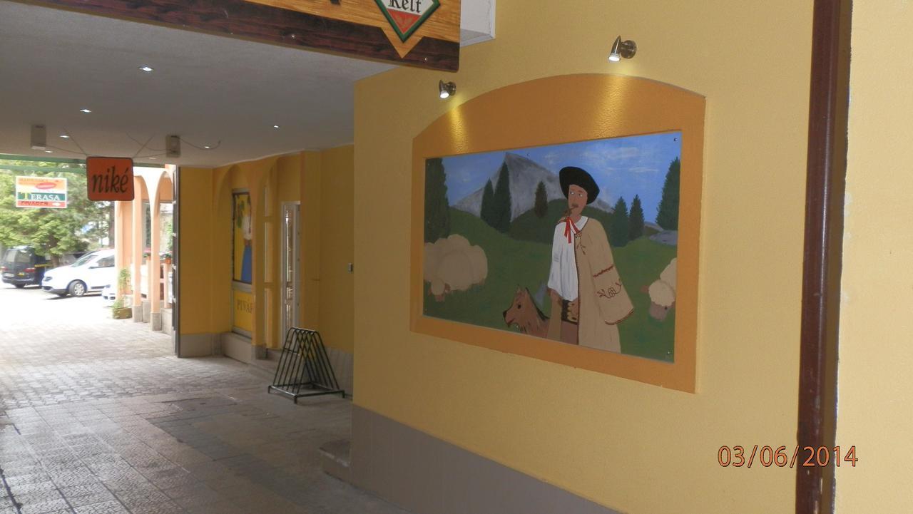 Turisticka Ubytovna Pri Slovenskej Restauracii Brezno Exteriér fotografie